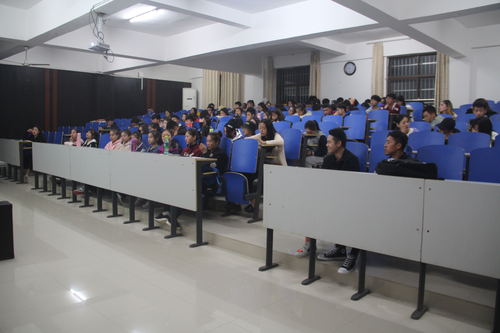 3.同学们认真听讲 3.同学们认真听讲