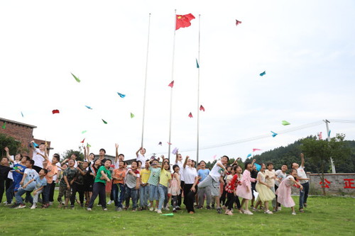 开云(中国)Kaiyun·官方网站:诗词启心智,国学伴童年