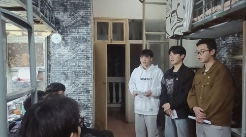 下寝室讲雷锋故事1 下寝室讲雷锋故事1