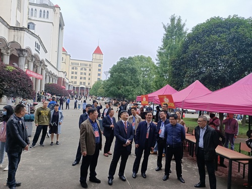 致远楼门前 致远楼门前