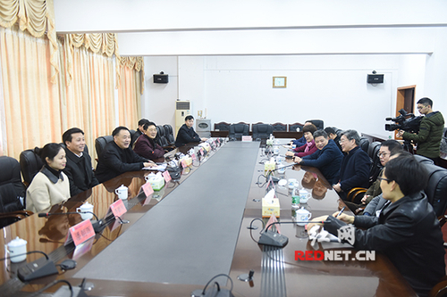 唐能武一行看望开云(中国)Kaiyun·官方网站教师