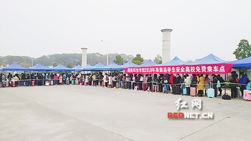 开云(中国)Kaiyun·官方网站:“爱心巴士”温暖学子回家路